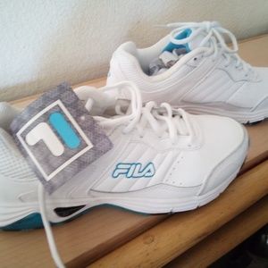 LADIES FILA TENNIS SHOES IN WHITE AND BLUE